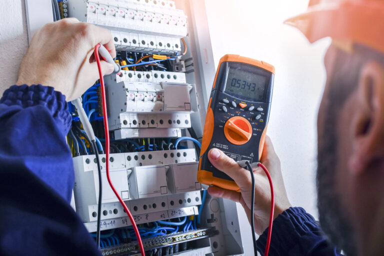Mantenimiento preventivo eléctrico: mantenga los sistemas seguros y eficientes